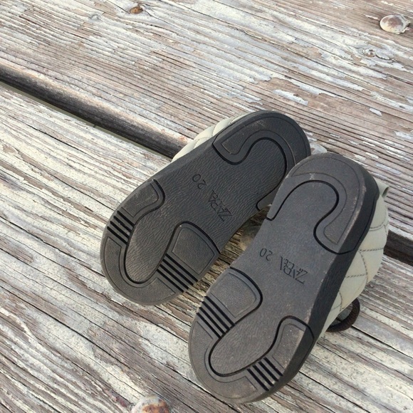 Zara Quilted Kids Shoes in Cream and Black Size 20 - Picture 3 of 4